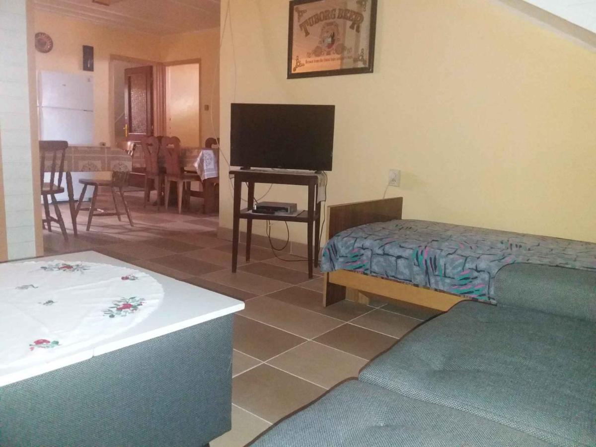 Apartment In Balatonmariafuerdo 19249 Balatonkeresztúr Εξωτερικό φωτογραφία
